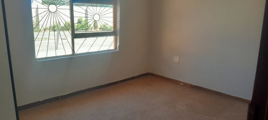 To Let 4 Bedroom Property for Rent in Southernwood Eastern Cape